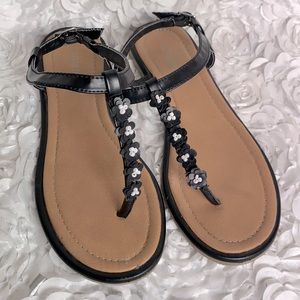 Good condition black and white mini flower sandals size 6!